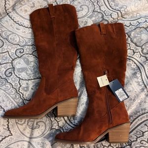 NWT Universal Thread memory foam women's boots size 9